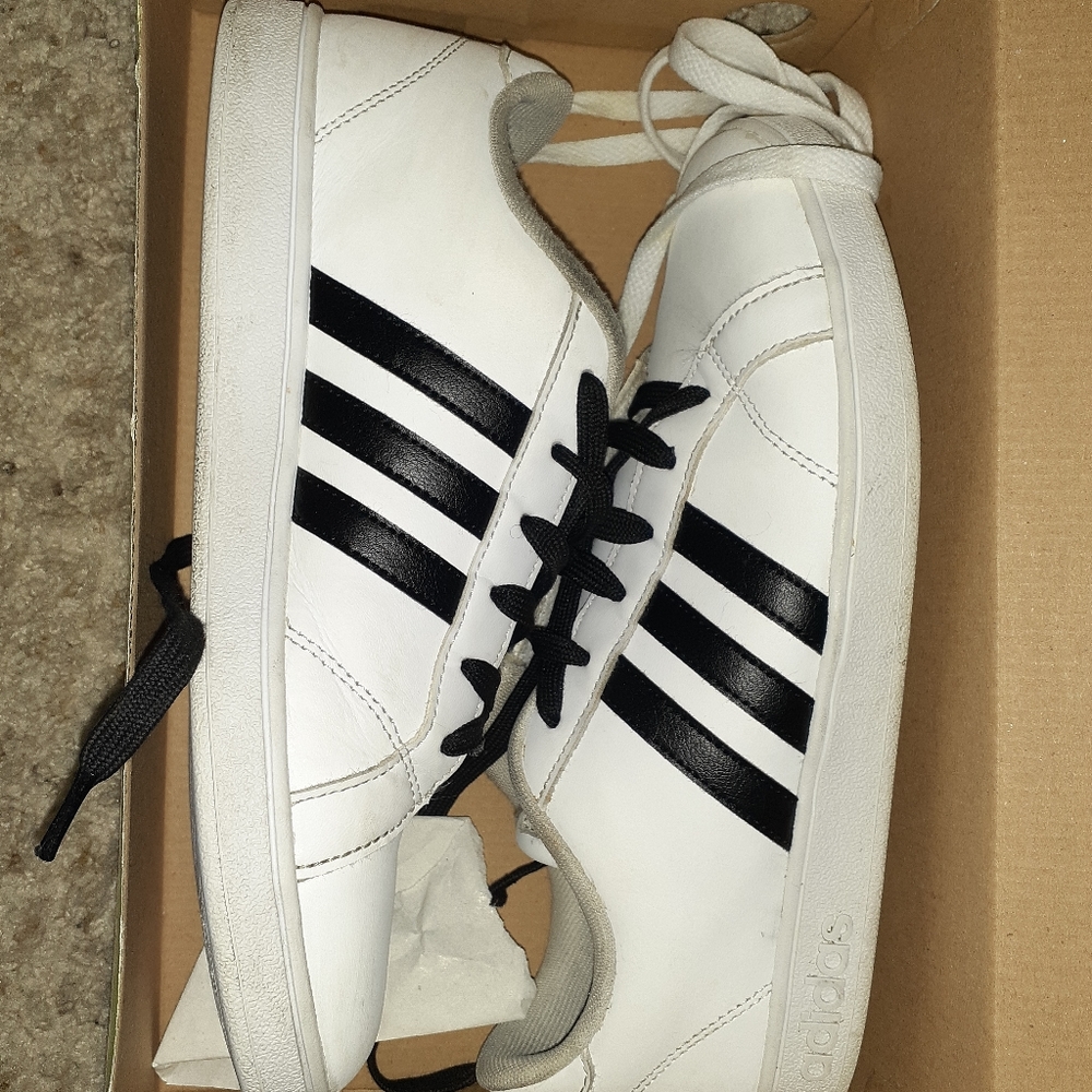 Adidas shoes - Picture 2 of 4